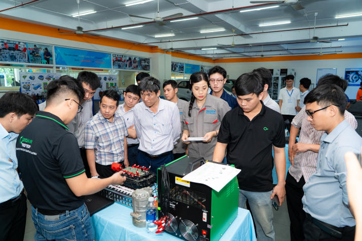 13Win 21 link không chặn Viện Kỹ thuật cập nhật công nghệ chẩn đoán ô tô điện với thiết bị Launch X431 40