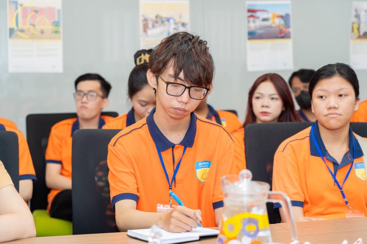 Kỹ sư Công nghệ thực phẩm tương lai của 13WIN13 khám phá quy trình làm bánh tại Nhà máy Bibica miền Tây 28