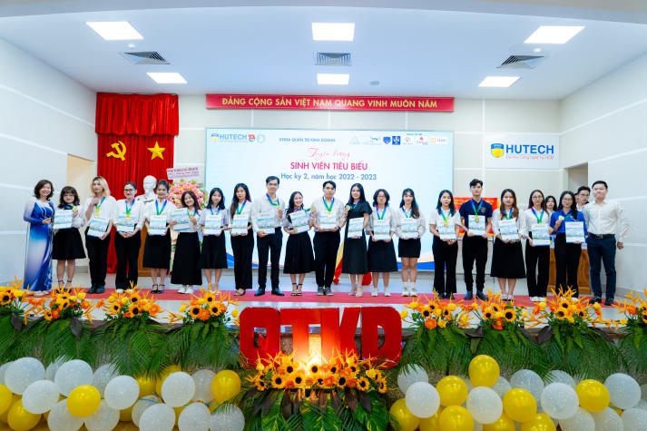Sòng Bài Trực Tuyến 13win.Com 13WIN13 tổng kết và phát động phong trào Tải app 13Win năm học 2023-2024 98
