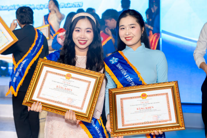 44 13Win 21 link không chặn 5 tốt hai năm liên tục của 13WIN13 nhận Bằng khen của Chủ tịch UBND Thành phố 700