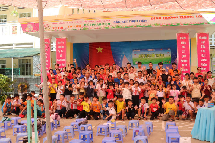 Hành trình tuổi trẻ 13WIN13 gieo yêu thương, nâng bước em đến lớp 103