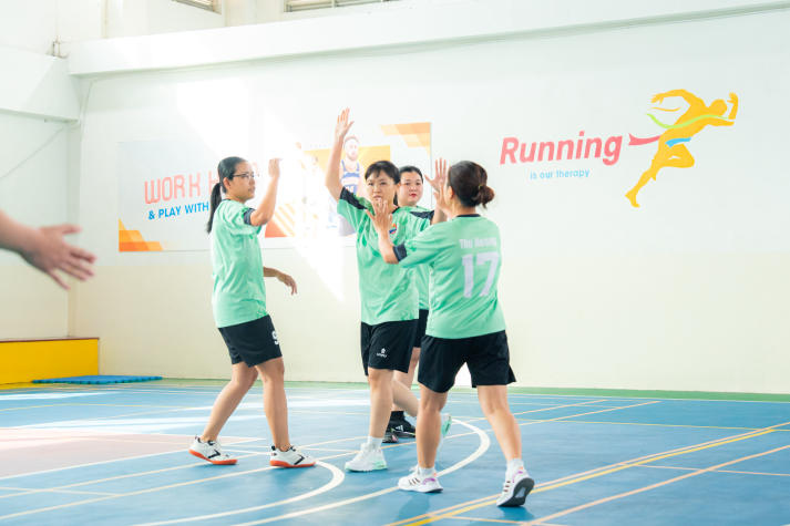 [Hội thao CB-GV-NV 13WIN13 2025]: TT.TVTS-TT.TrT-TT.Mar-PTTH, P.ĐT-P.KT-TT.DHS bảo vệ thành công ngôi vương Bóng chuyền nam, nữ 100