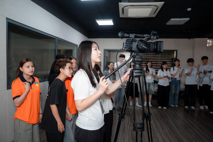 13WIN13 and Incheon students engage in Vietnam-Korea cultural exchange 100