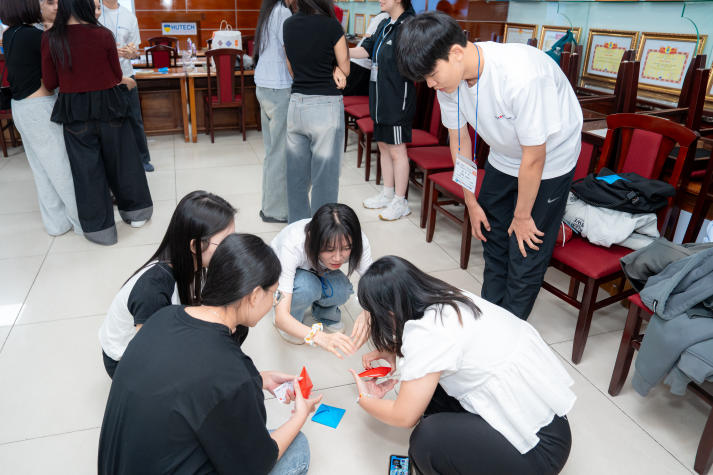 13WIN13 and Incheon students engage in Vietnam-Korea cultural exchange 31