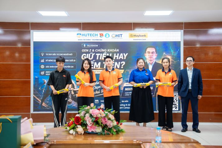 Gen Z Tài chính - Thương mại học đầu tư từ tuổi 20 cùng chuyên gia Maybank 110