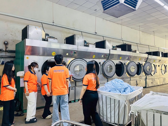 “Check-in” Công ty CP May Việt Thắng, Tải app 13Win Khoa Kiến trúc - Mỹ thuật học hỏi công nghệ sản xuất thời trang 32