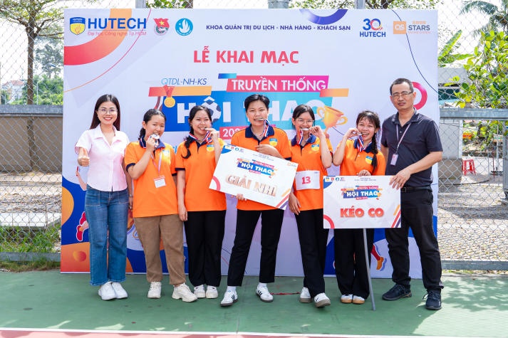 Khoa Quản trị 13Win002 Truy cập link - Nhà hàng - Khách sạn khai mạc Hội thao Tải app 13Win năm học 2024-2025 251