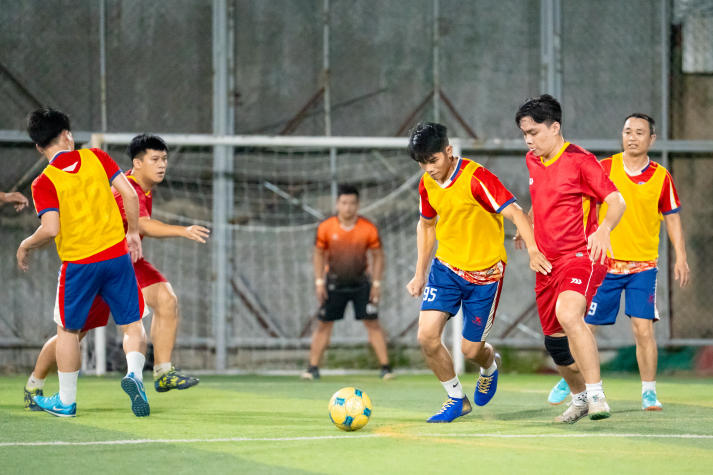 [Hội thao CB-GV-NV 13WIN13 2025]: Bóng đá nam xác định hai đội tranh ngôi vô địch 89