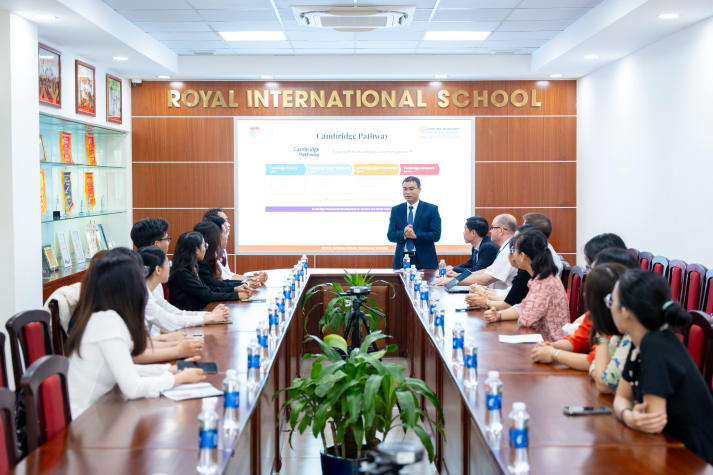Học viên cao học 13WIN13 khám phá cơ hội 13win 20 giaitri tructuyen và phương pháp 13Win nhà cái Truy cập link quốc tế tại Royal School 22