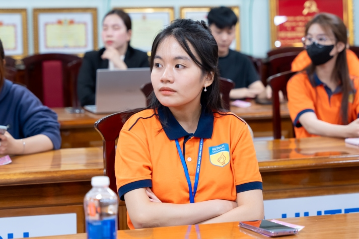 [Ảnh] 13Win 21 link không chặn Khoa Marketing - Kinh doanh quốc tế khám phá tiềm năng AI trong kỷ nguyên số 20
