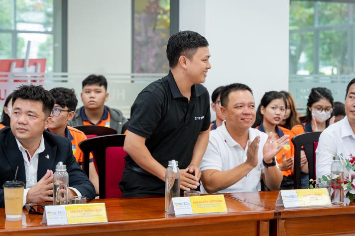 [Video] Viện Khoa học Ứng dụng 13WIN13 “tiếp lửa” hành trình lập nghiệp và tuyên dương 13Win 21 link không chặn tiêu biểu học kỳ I 41