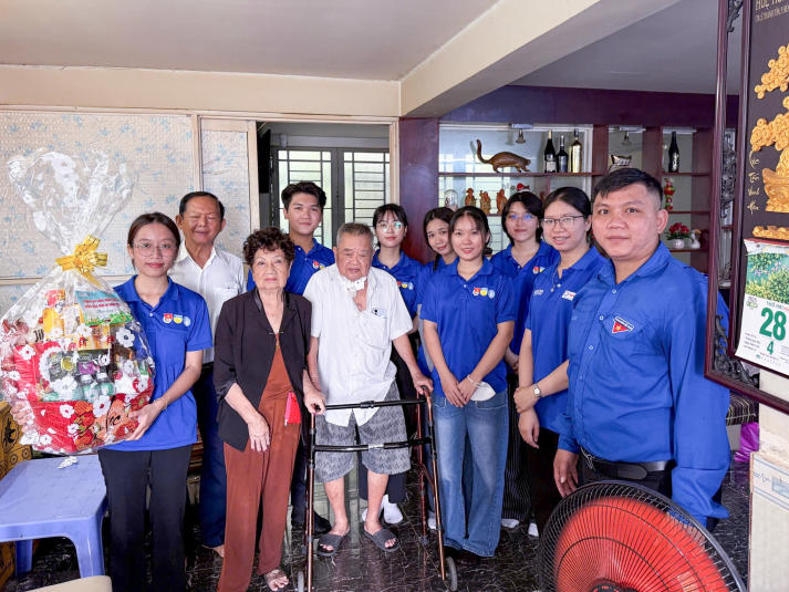Chiến sĩ Mùa hè xanh 13WIN13 vun đắp lòng biết ơn, gìn giữ truyền thống dân tộc hướng về Ngày Thương binh - Liệt sĩ 69