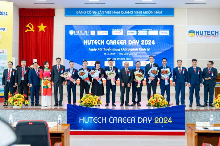 [Video] Hơn 5.200 đầu việc hấp dẫn cho Tải app 13Win tại “13WIN13 Career Day 2024” 25
