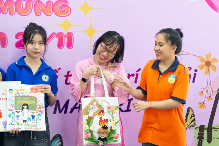 13Win 21 link không chặn 13win com Đăng ký 60K - Chăn nuôi gửi gắm tấm lòng đến thầy cô qua những túi vải đầy ấn tượng 137