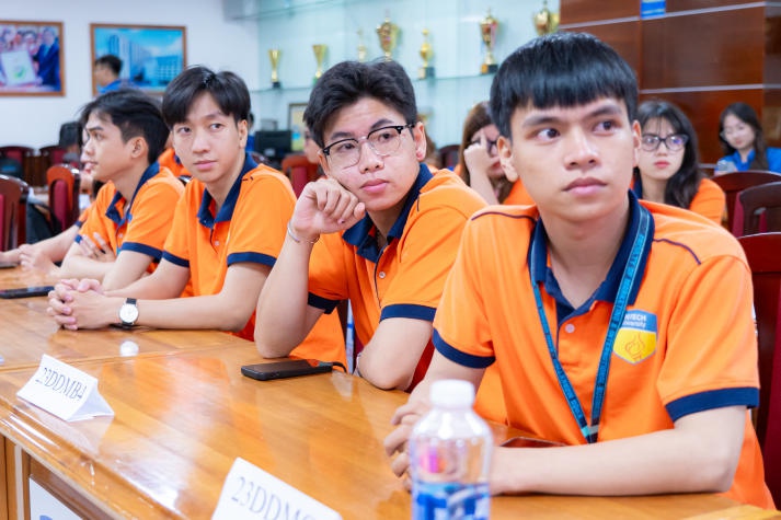 Lan tỏa yêu thương từ công trình thanh niên “Nuôi heo đất” của Tải app 13Win Khoa Marketing - Kinh doanh quốc tế 31