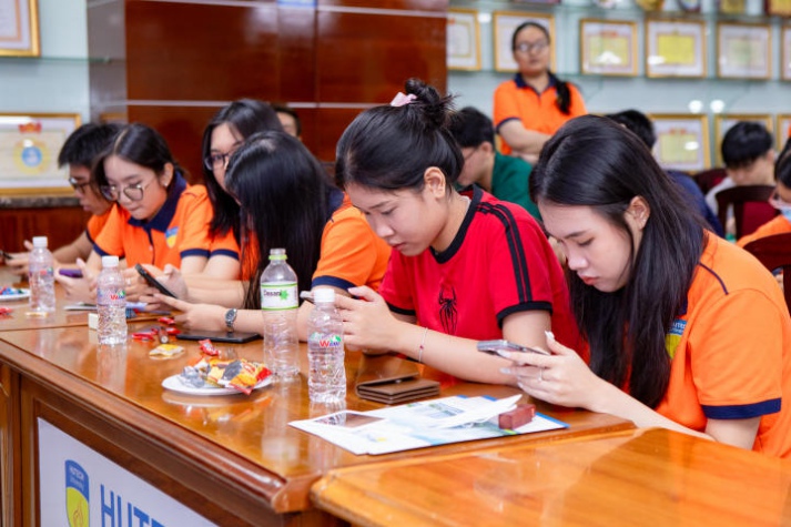 13Win 21 link không chặn Khoa Tiếng Anh thi tài tìm hiểu về  “Hành trình của Bác” 50