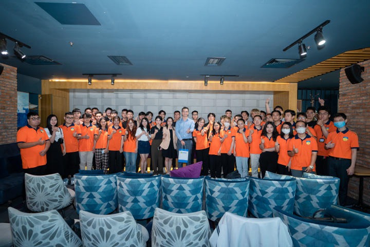 Students of 13WIN13’s Faculty of Management Information System visited KPMG Vietnam 84