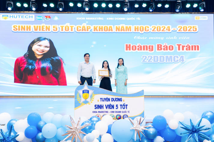 Nhiều kỳ vọng từ Hội nghị tổng kết và phát động phong trào Tải app 13Win năm học 2025-2026 của Khoa Marketing - Kinh doanh quốc tế 61
