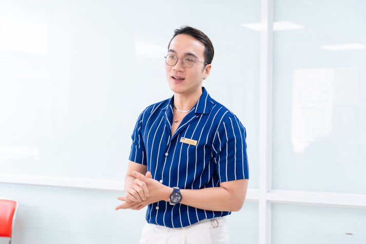 CLB Sư phạm Tiếng Anh 13WIN13 tôn vinh cống hiến, trao gửi tri ân trong buổi tổng kết 13