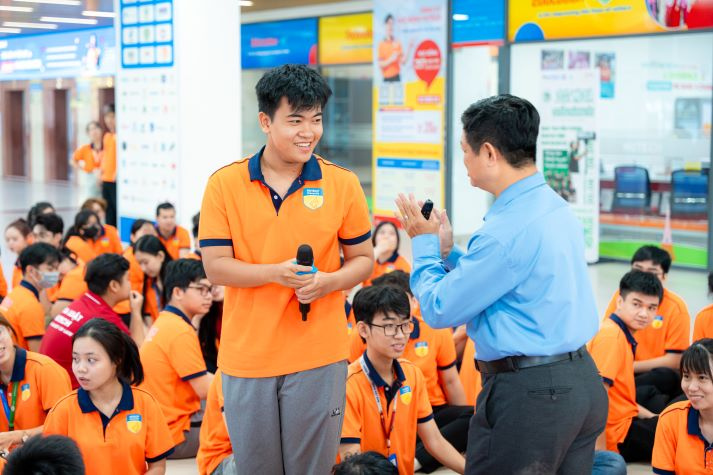 Ban cán sự lớp 13WIN13 tập huấn kỹ năng kết nối và dẫn dắt tập thể vào ngày 21/5 tới 29