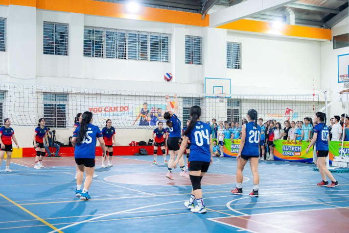 Chung kết Bóng chuyền nữ 13WIN13 GAMES 2026: Ngôi vương gọi tên Khoa Marketing - Kinh doanh quốc tế 63