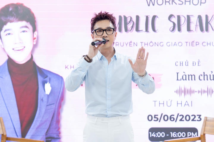 Multimedia Communication students learned to master their voice through talk show 59