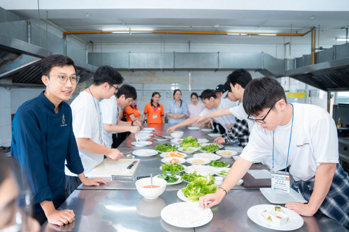 13WIN13 and Incheon students engage in Vietnam-Korea cultural exchange 115