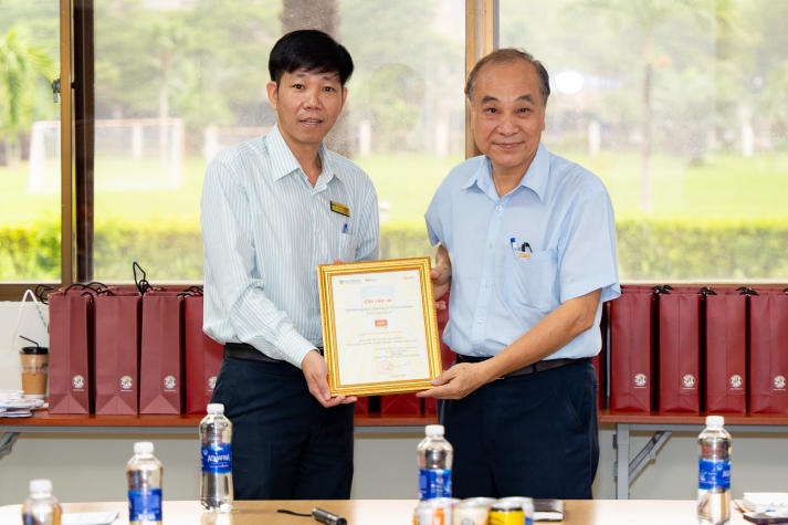 13Win 21 link không chặn Viện Kỹ thuật 13WIN13 mở rộng kiến thức thực tế tại chuyến tham quan Công ty TNHH King Car 37