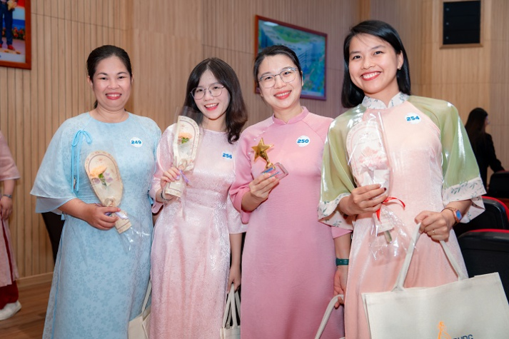 [Video] Rạng rỡ khí chất phái đẹp 13WIN13: Từ tri thức tỏa sáng đến tấm lòng nhân ái 82