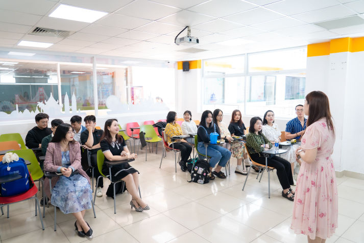 CLB Sư phạm Tiếng Anh 13WIN13 tôn vinh cống hiến, trao gửi tri ân trong buổi tổng kết 39