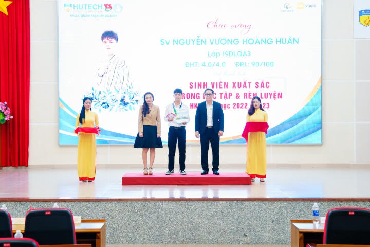 Sòng Bài Trực Tuyến 13win.Com tuyên dương hơn 600 Tải app 13Win tiêu biểu HKI năm học 2022 - 2023 68