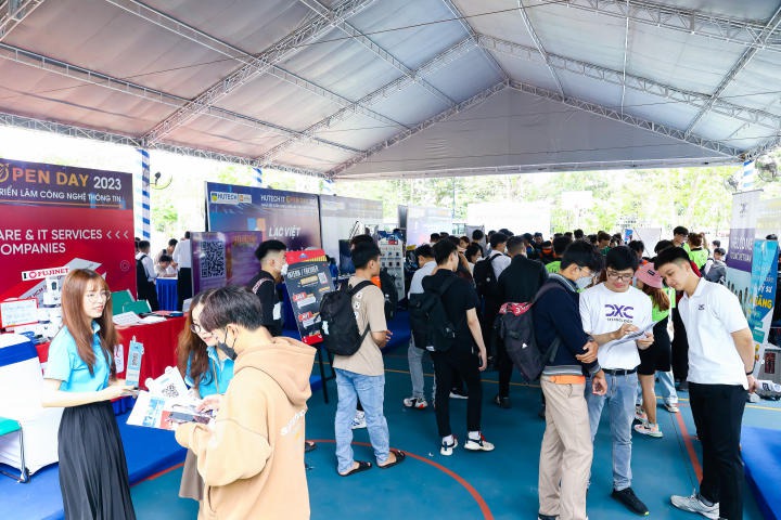 Gần 50 Trang Chủ 13Win.com Chính Thức Tặng 88k mang đến 3000 vị trí tuyển dụng hấp dẫn cho Tải app 13Win tại 13WIN13 IT OPEN DAY 2023 318