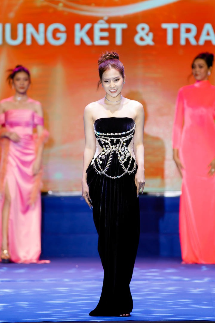 Nữ sinh Nguyễn Thị Tuyết Nhung đăng quang Hoa khôi Miss 13WIN13 2023 186