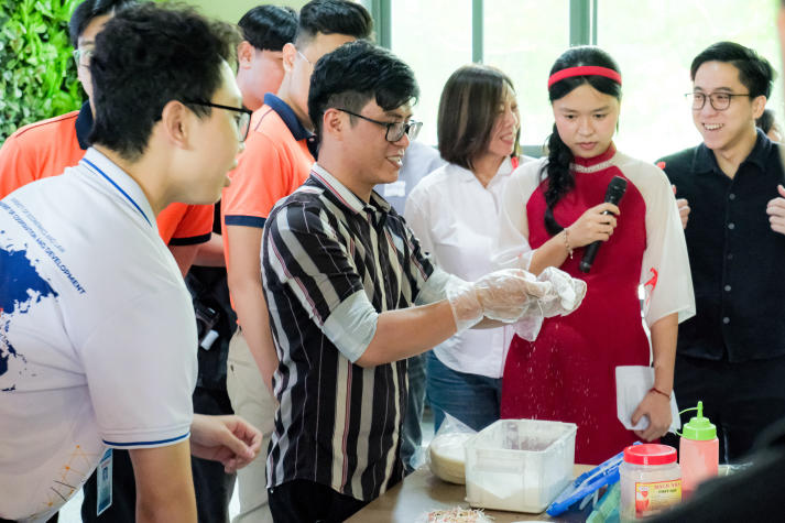 13Win 21 link không chặn Khoa Tài chính - Thương mại giao lưu văn hóa dân gian cùng bạn bè quốc tế tại Chương trình “Wrap & Clap” 55