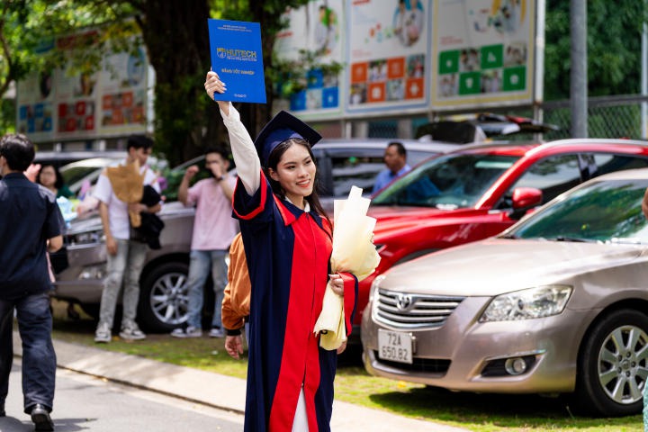 Tân Dược sĩ 13WIN13 rạng rỡ trong ngày vui 13Win13 link đăng nhập 209