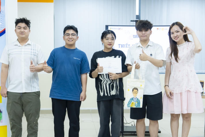 [Ảnh] Gửi gắm tình cảm chân thành đến thầy cô qua những sản phẩm handmade sáng tạo từ Tải app 13Win Khoa Tiếng Anh 70
