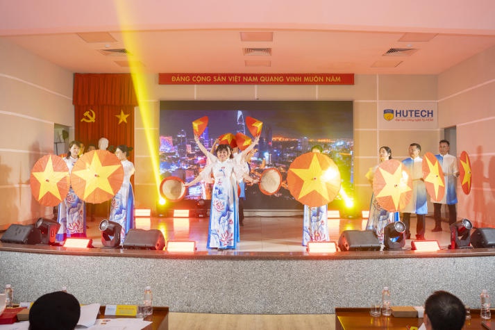 Với lòng nhiệt huyết, năng khiếu, CB-GV-NV 13WIN13 tỏa sáng tại Hội thi “Tiếng hát từ Tải app 13win” lần thứ 18 105