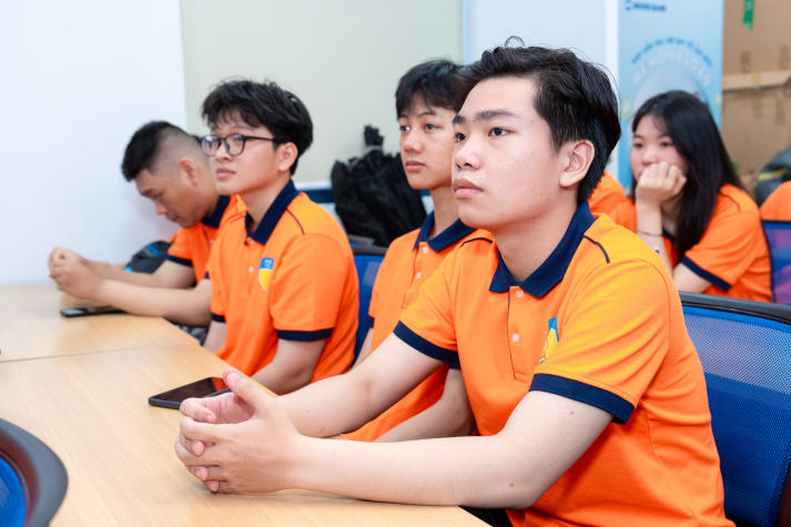 13Win 21 link không chặn Khoa Tài chính - Thương mại tiếp cận thực tế nghề ngân hàng tại Woori Bank 68
