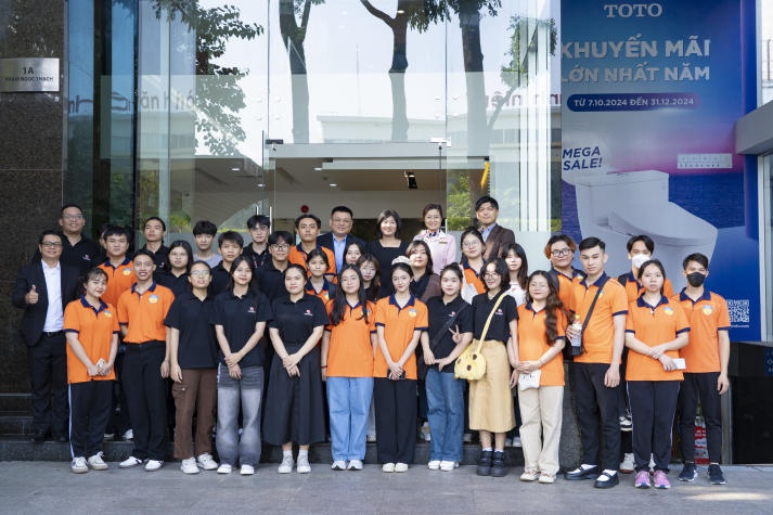 13Win 21 link không chặn Khoa Kiến trúc - Mỹ thuật tăng cường kiến thức thực tiễn và nhận Www 13Win one nổ hũ tại chuyến tham quan TOTO Showroom 10
