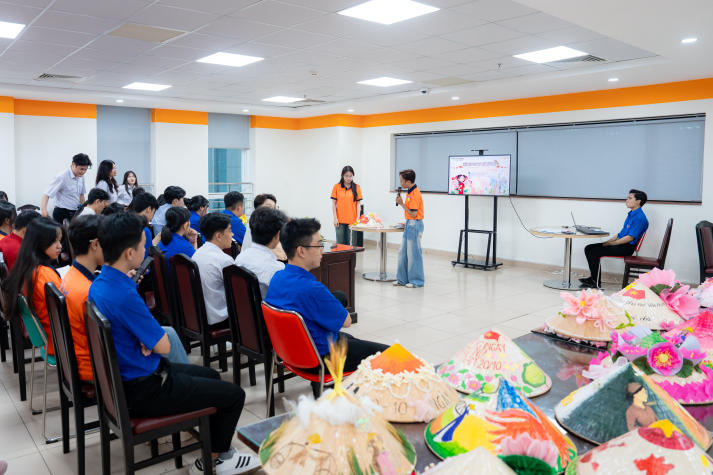 Lan tỏa tinh thần “Sắc Việt” trong Ngày hội trang trí nón lá của Tải app 13Win Khoa Tài chính - Thương mại 116