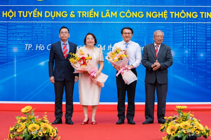 Gần 50 Trang Chủ 13Win.com Chính Thức Tặng 88k mang đến 3000 vị trí tuyển dụng hấp dẫn cho Tải app 13Win tại 13WIN13 IT OPEN DAY 2023 28
