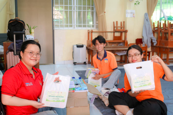 Hành trình tuổi trẻ 13WIN13 gieo yêu thương, nâng bước em đến lớp 23