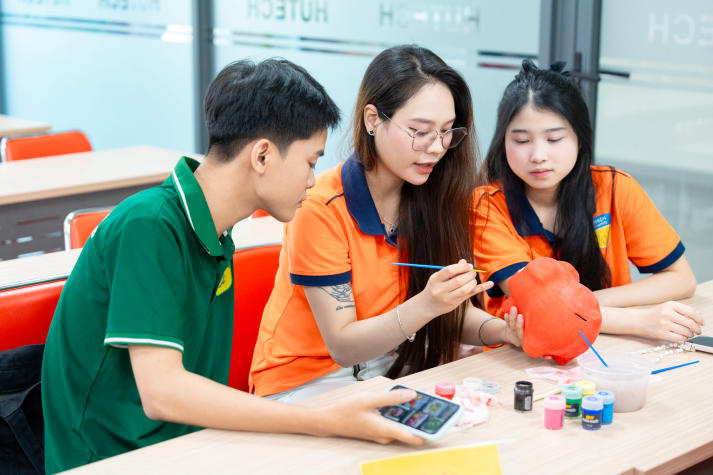 Gom yêu thương - tạo thay đổi: 13Win 21 link không chặn Viện Khoa học Ứng dụng  lan tỏa giá trị nhân văn qua “Piggybank for Change 2025” 12
