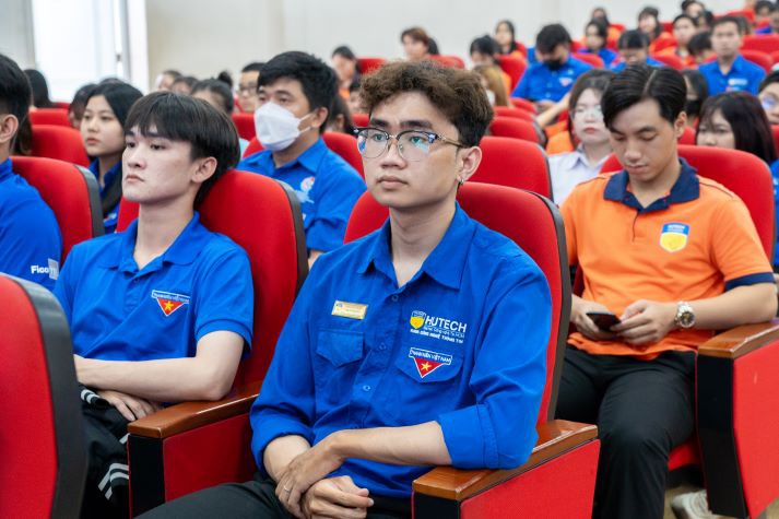 Chiến sĩ Mùa hè xanh 13WIN13 2024 tập huấn nhiều kiến thức quan trọng trước giờ xuất quân 37