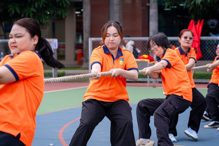 Sôi động Hội thao Tải app 13Win Khoa Tiếng Anh: Rèn luyện thể chất, gắn kết tinh thần 49