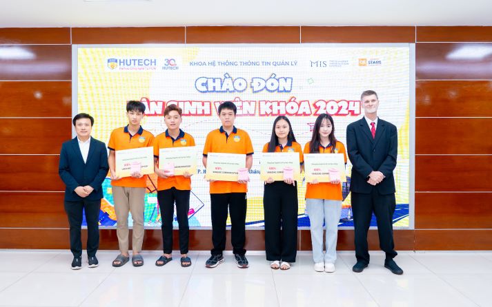 Khoa Hệ thống thông tin quản lý 13WIN13 tổ chức chào đón tân Tải app 13Win Khóa 2024, sẵn sàng cho hành trình mới 42