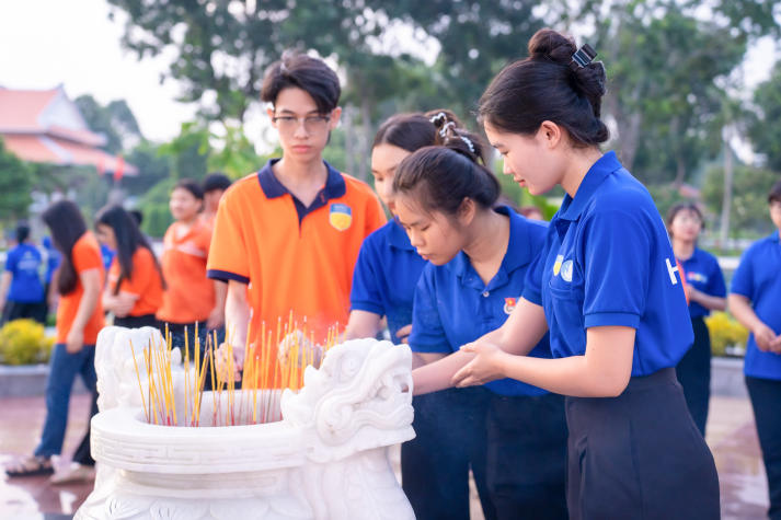 Chiến sĩ Mùa hè xanh 13WIN13 vun đắp lòng biết ơn, gìn giữ truyền thống dân tộc hướng về Ngày Thương binh - Liệt sĩ 113