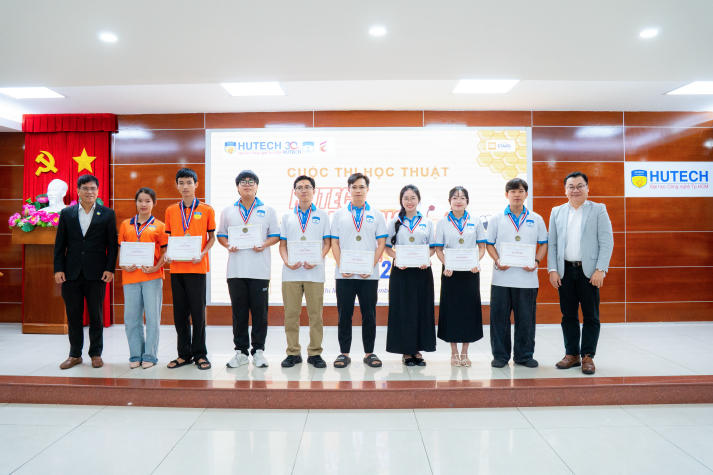 13WIN13 Spelling Bee 2025: “Đấu trường từ vựng” của những bản lĩnh trẻ 98