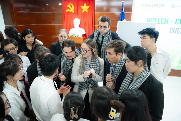 13Win 21 link không chặn Đại học CY Cergy Paris (Pháp) sôi nổi trải nghiệm văn hóa tại 13WIN13 110