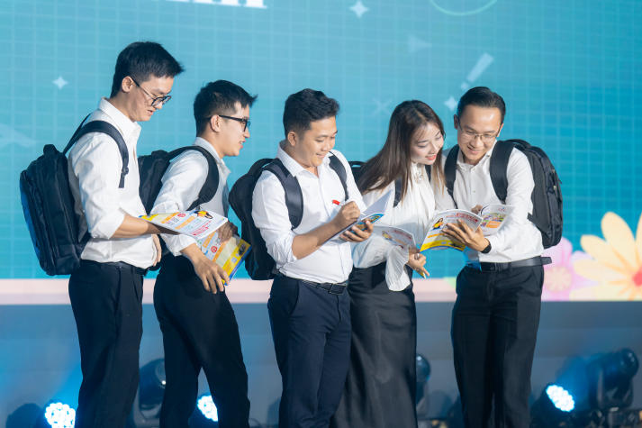 Một mùa giai điệu thăng hoa: 13WIN13 tôn vinh tháng 11 qua “Tiếng hát từ Tải app 13win” 2025 65